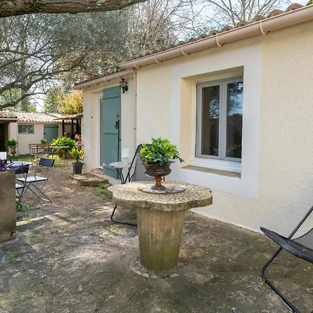 Semesterbostad Mazet A Nîmes